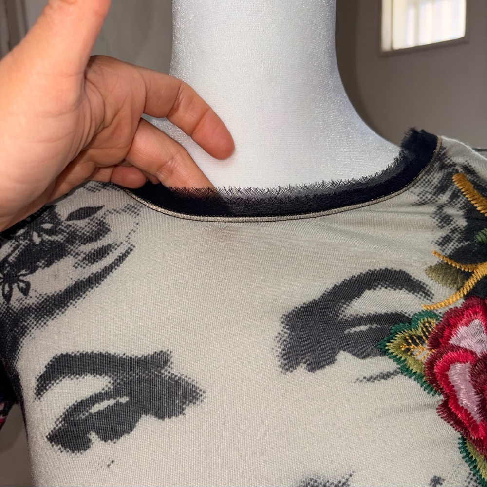 Desigual Graphic Portrait Top Women Medium Artsy Boho Y2K Embroidered Tee - Picture 4 of 11